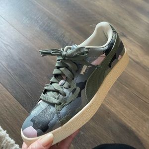 Puma sneakers worn once